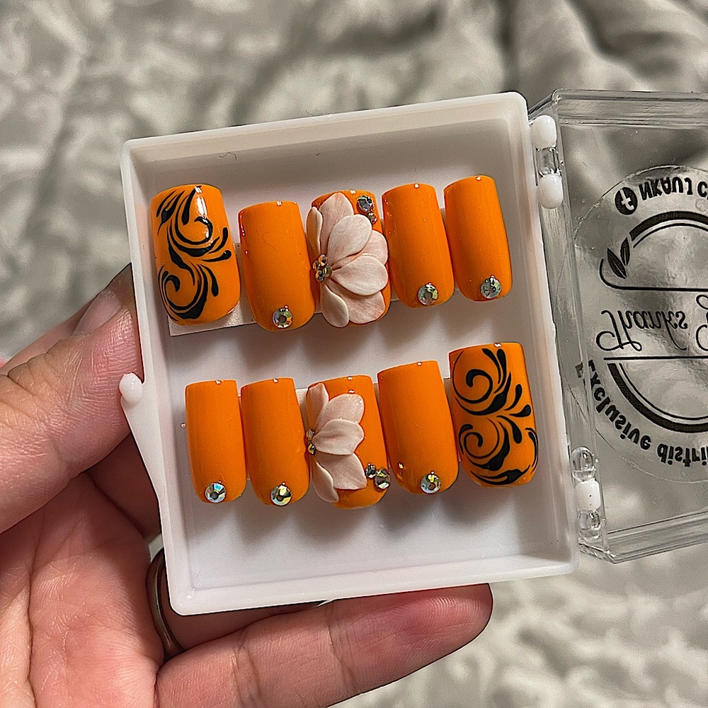 Press on nails